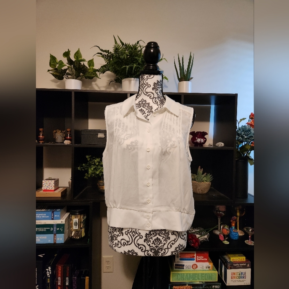 White NY&C Sleeveless Shirt. Large